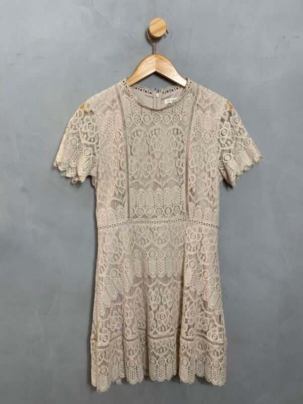 Vestido de Renda Nude