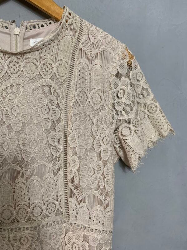 Vestido de Renda Nude - Image 2