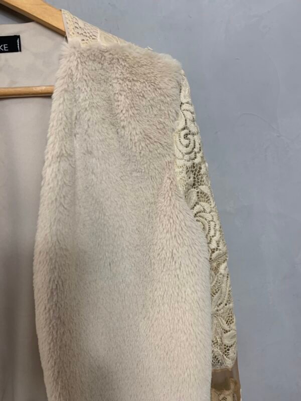 Casaco Off White Pelinhos - Image 2