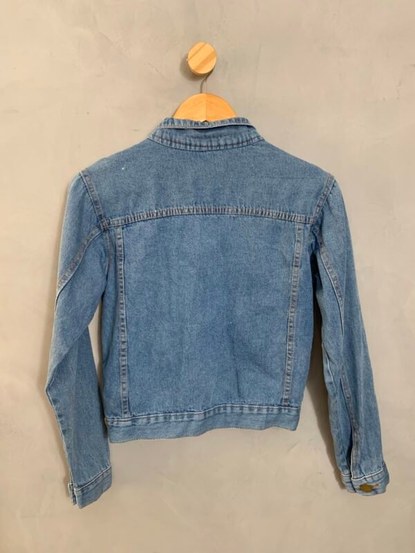 Jaqueta Jeans Detalhes Rasgados - Image 3