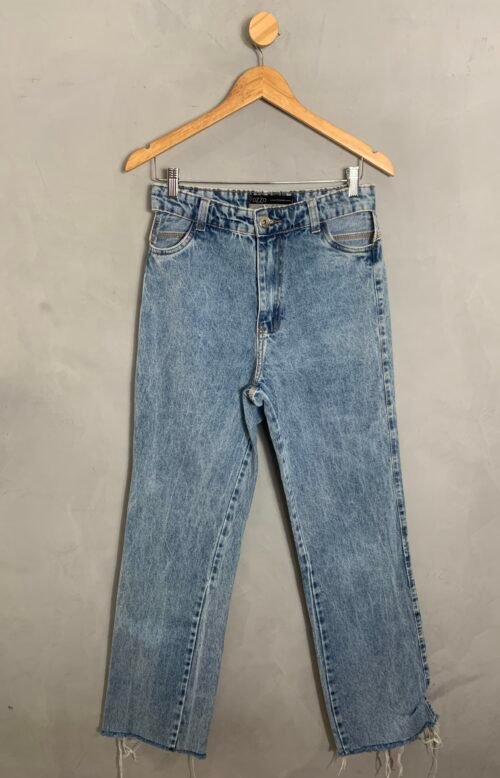 Calça Jeans Recortes na Cintura