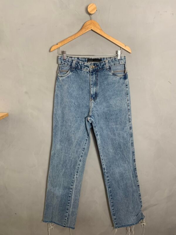 Calça Jeans Recortes na Cintura