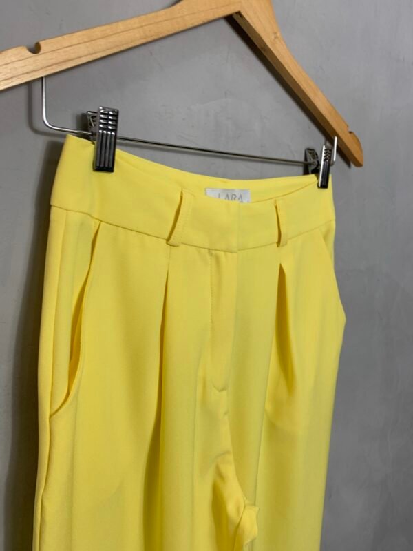 Calça Alfaiataria Amarela - Image 2