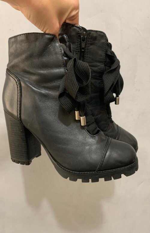 Bota de Couro Cadarço Arezzo