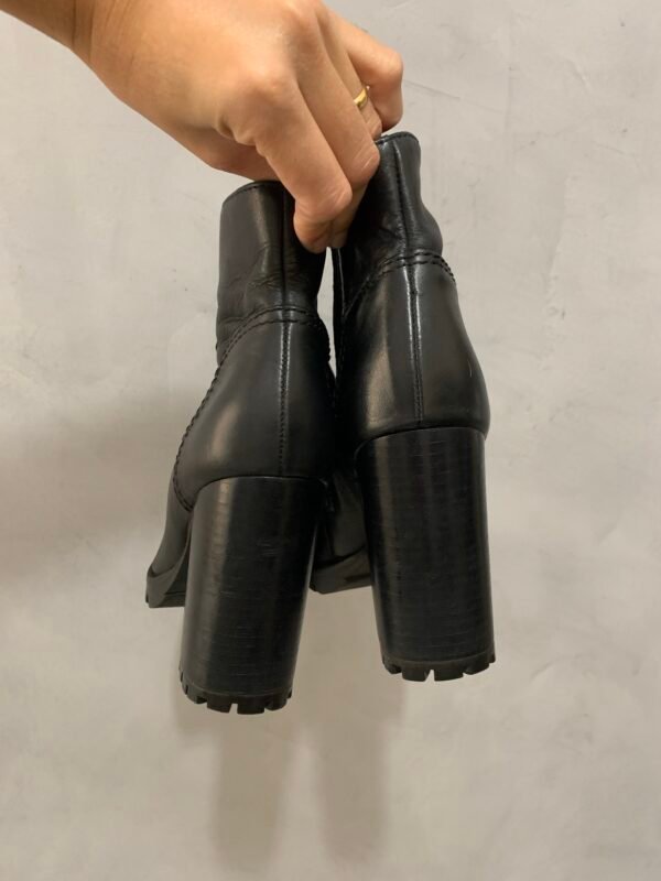 Bota de Couro Cadarço Arezzo - Image 4