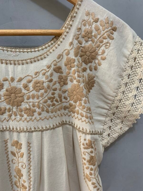 Vestido Mexicano Bordado - Image 3