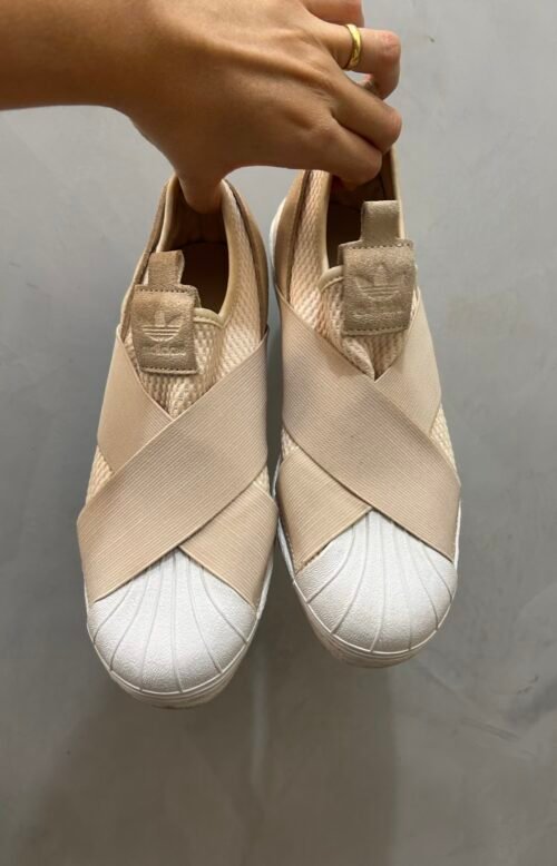 Tênis Slip on Adidas Nude